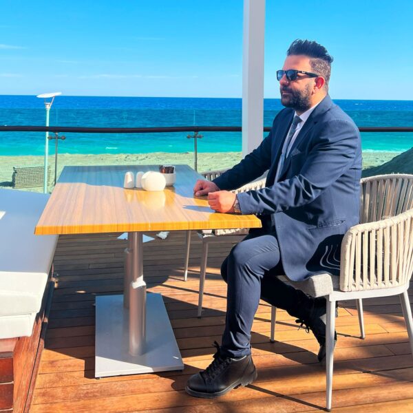 کاور آهنگ به جهنم از عطا میزانی